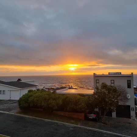 The Bay Lodge Gansbaai Exterior foto