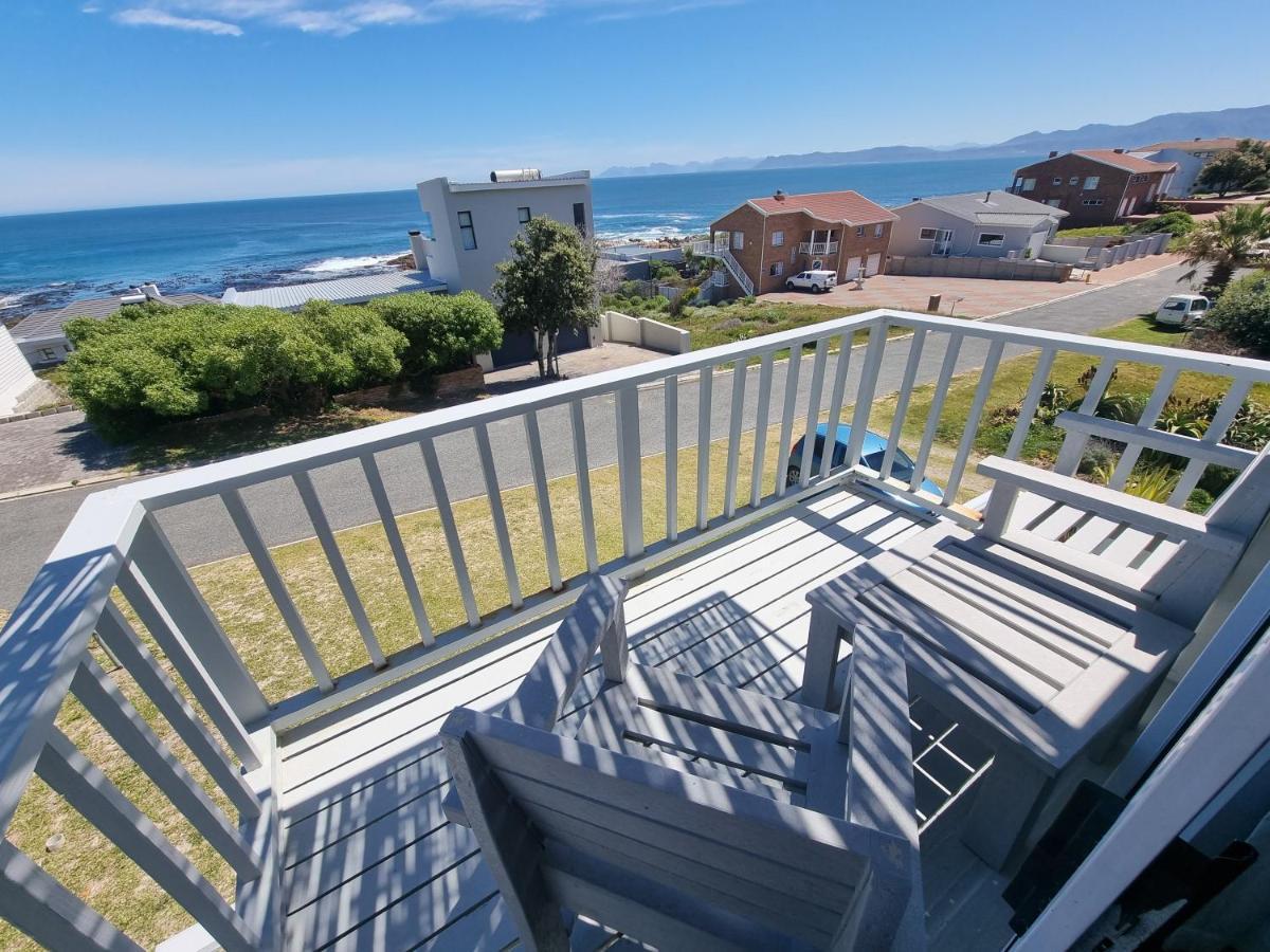 The Bay Lodge Gansbaai Exterior foto