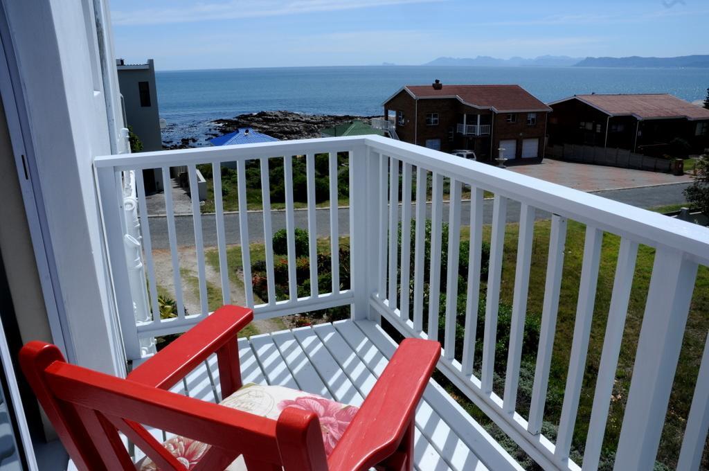 The Bay Lodge Gansbaai Exterior foto